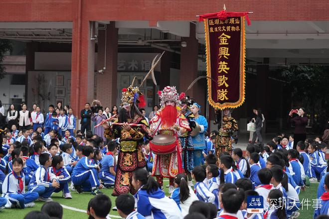 英歌舞“燃”动新学期!深圳育才二小学子沉浸式体验传统文化(图2)