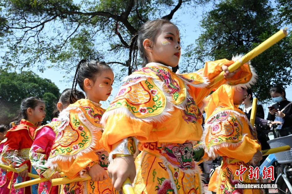 广东潮州乡村英歌队展风采(图4)